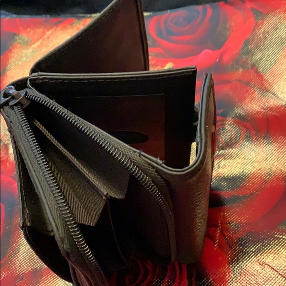 NWOT~NEVER USED WALLET WITH LOTS OF ROOM - Picture 4 of 4